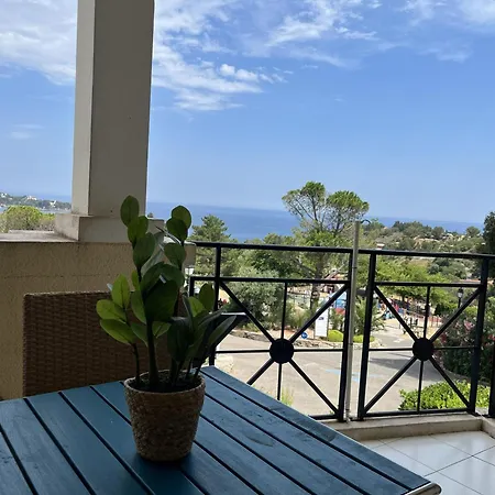 Apartment Cap Esterel 2 Pieces Vue Et Piscines Saint-Raphael (Var)